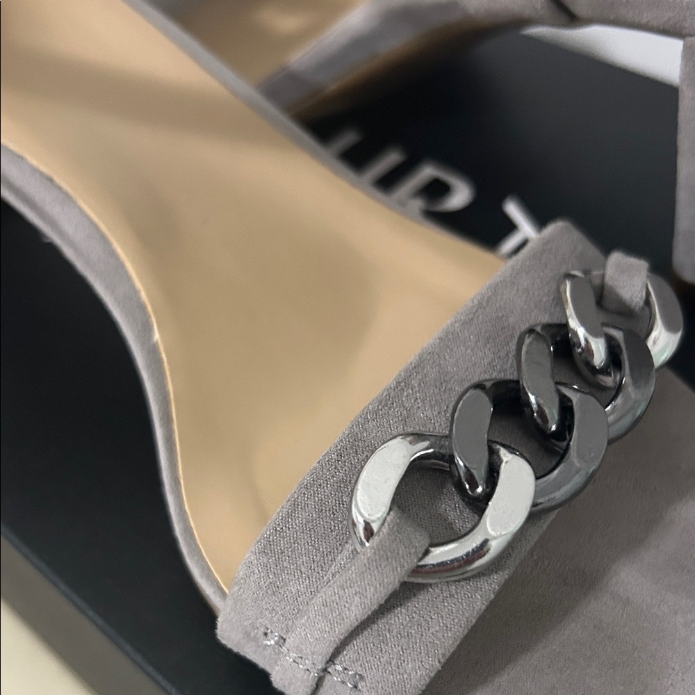 Naturalizer Bristol 2 Pelican Gray Block Heel Chain Detail Sandals - Size 9M - Picture 9 of 9